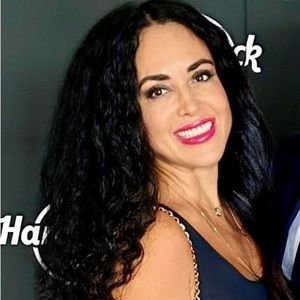 Meet your Posher, Julia